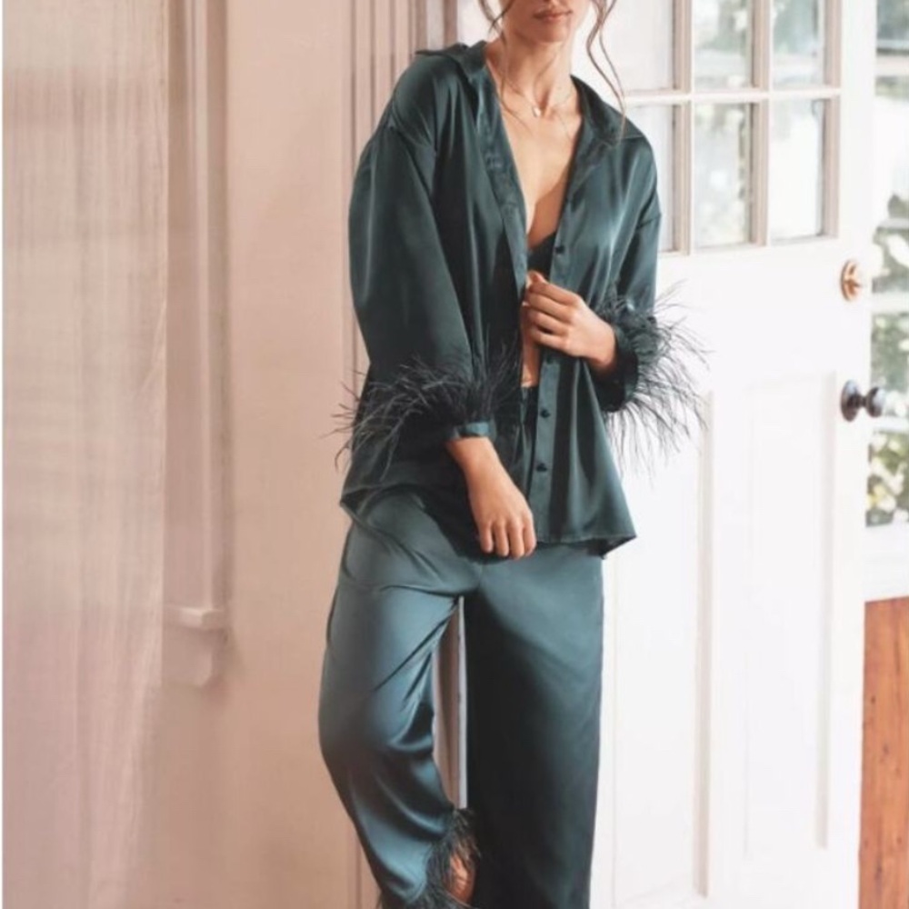 ❤️ Anthropologie Hutch Ostrich Feather Trim Pajama Set